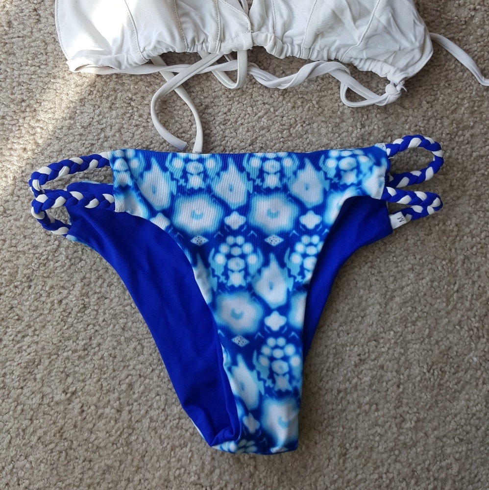 Bikini - Picture 2 of 5